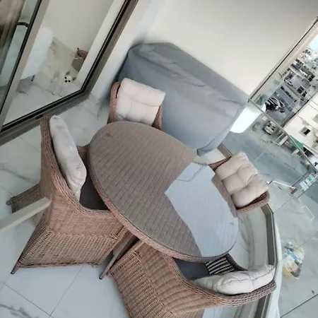 Διαμέρισμα Luxury In 2 Bedroom 1 Balcony Λάρνακα